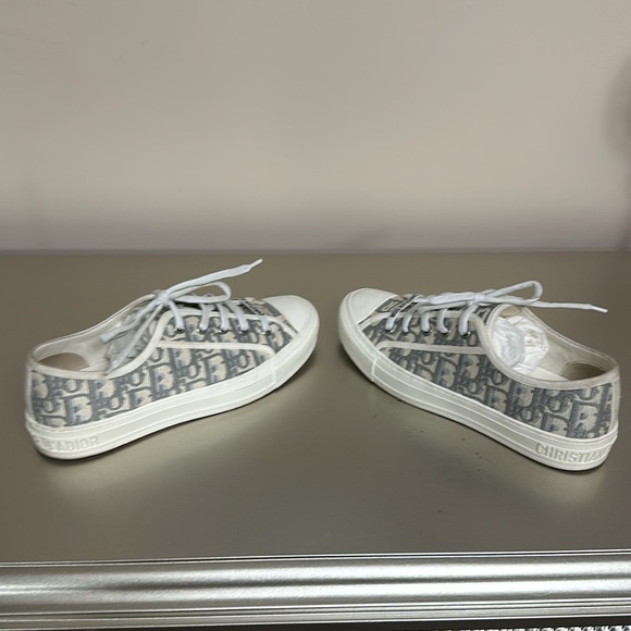 Walk'n'Dior Sneaker
Stone Gray Dior Oblique Embroidered Cotton - Picture 6 of 7